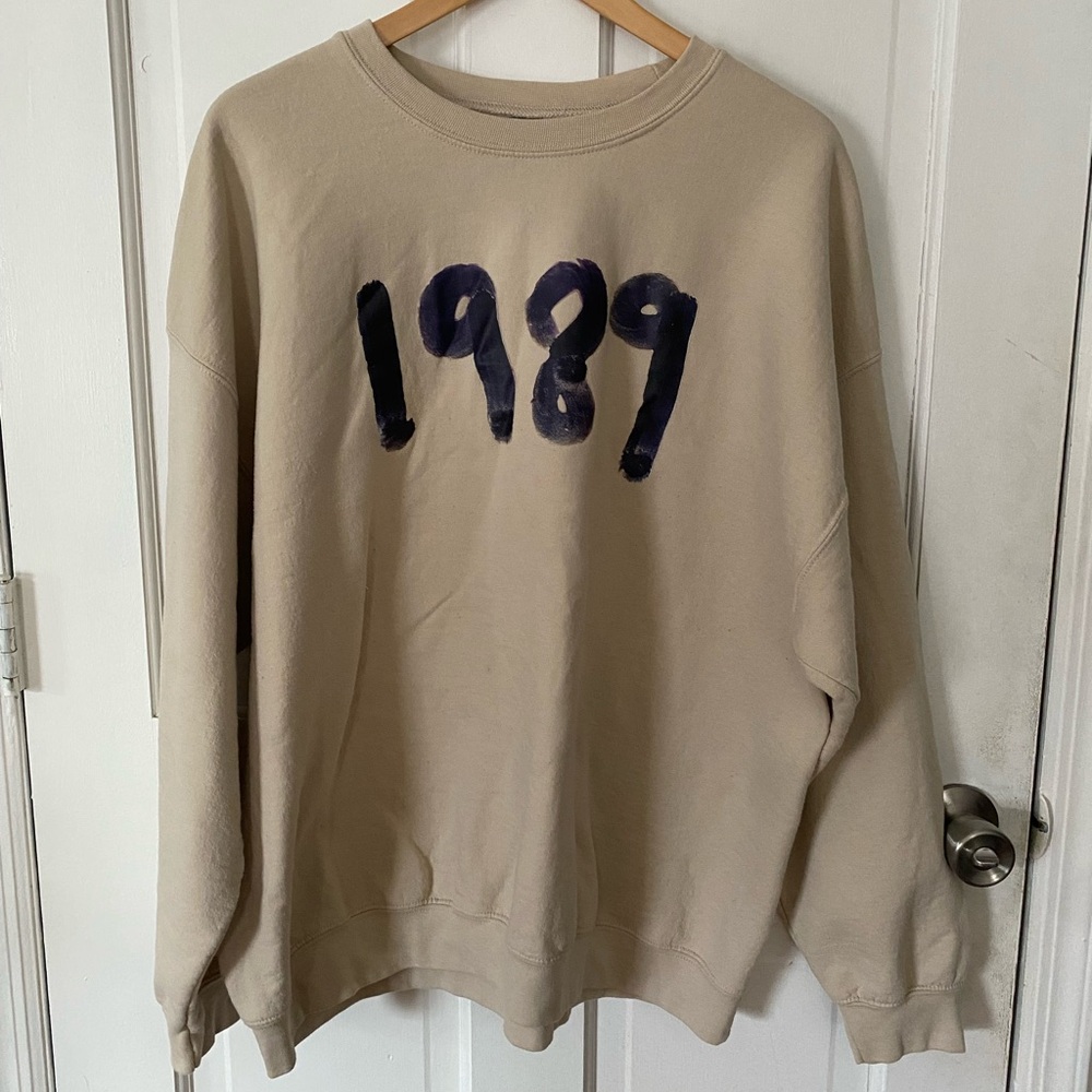 unofficial 1989 Taylor Swift sweatshirt color sand 2XL